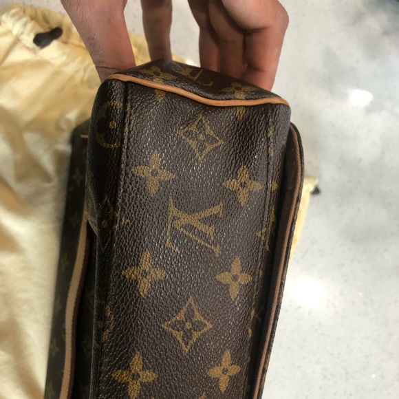 Louis Vuitton - Abesses Messenger Bag - Picture 10 of 16